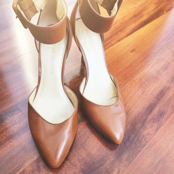 Audrey Brooke ankle strap pump - Picture 3 of 9
